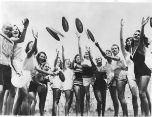 frisbee chicks 1959